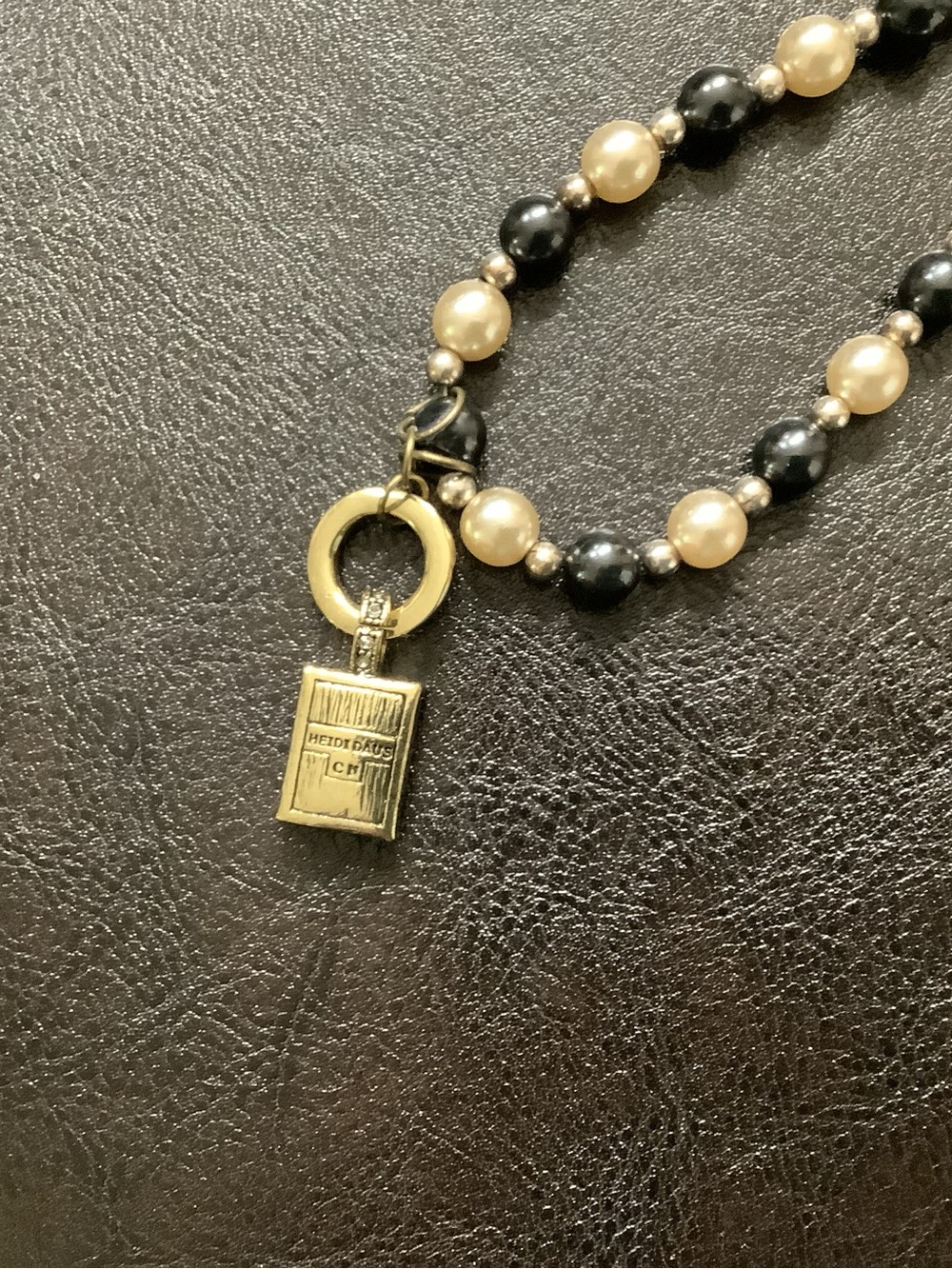 Heidi Daus Art Deco Swarovski Crystal pendant on a navy & cream pearl necklace - Picture 5 of 7